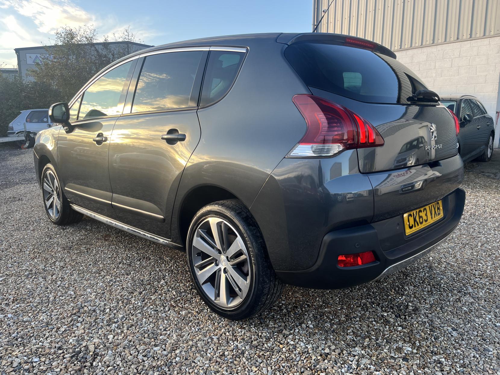 Peugeot 3008 1.6 HDi Allure SUV 5dr Diesel Manual Euro 5 (115 ps)