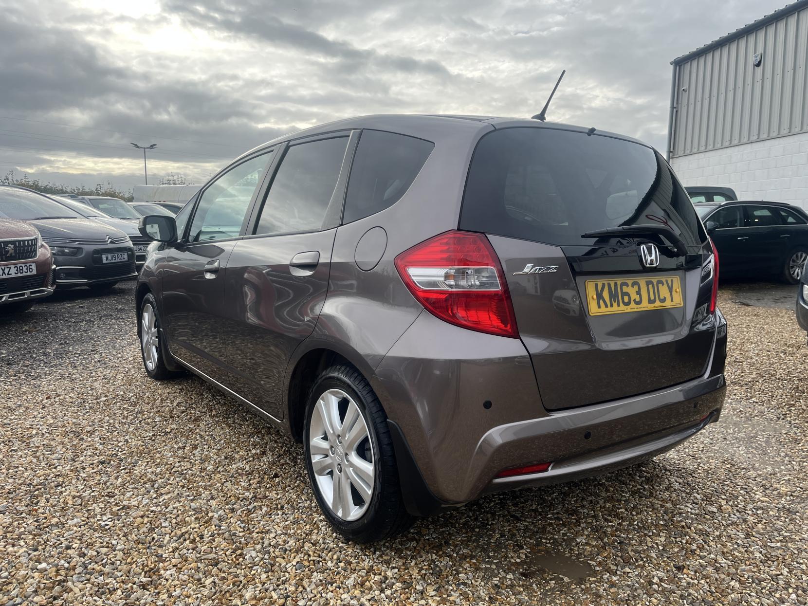 Honda Jazz 1.4 i-VTEC ES Plus Hatchback 5dr Petrol CVT Euro 5 (99 ps)