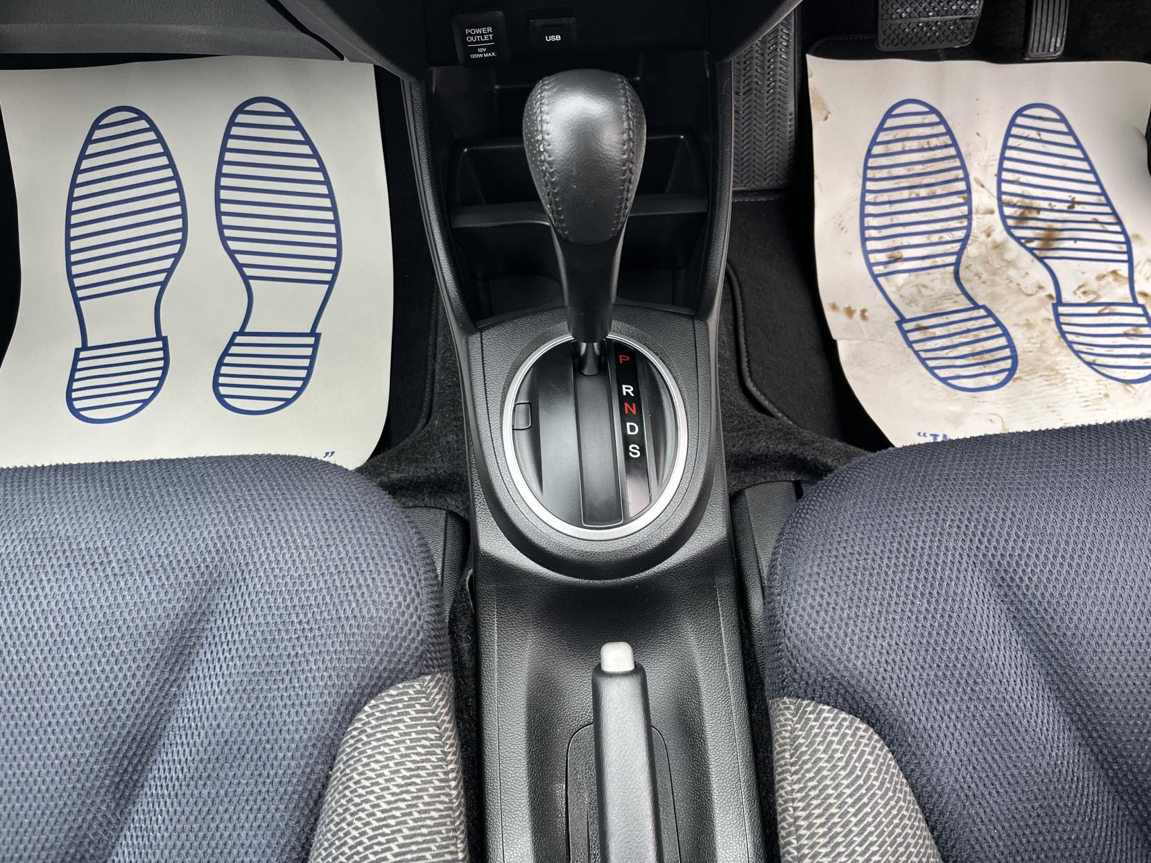 Honda Jazz 1.4 i-VTEC ES Plus Hatchback 5dr Petrol CVT Euro 5 (99 ps)