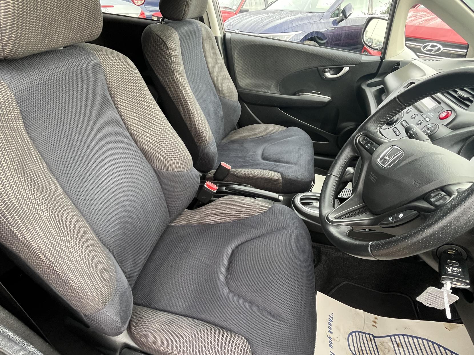 Honda Jazz 1.4 i-VTEC ES Plus Hatchback 5dr Petrol CVT Euro 5 (99 ps)