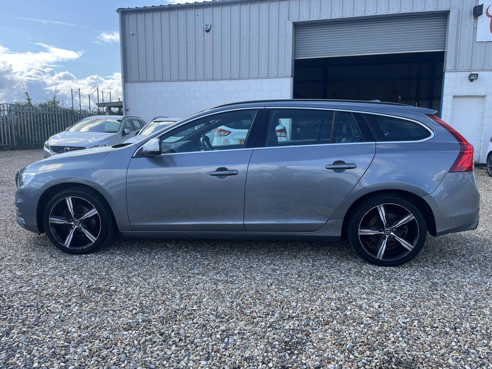Volvo V60 2.0 T4 R-Design Nav Estate 5dr Petrol Manual Euro 6 (s/s) (190 ps)