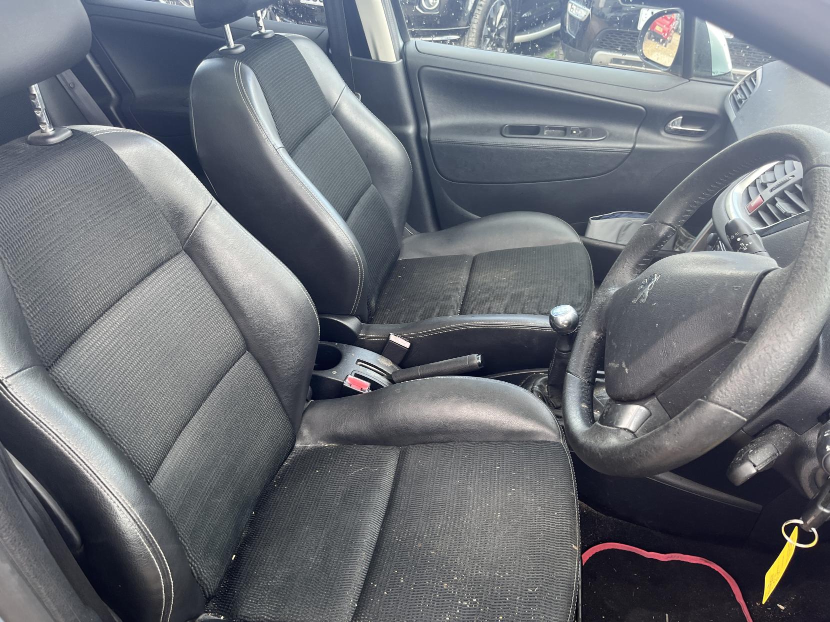 Peugeot 207 1.6 HDi Allure Hatchback 5dr Diesel Manual Euro 5 (92 ps)