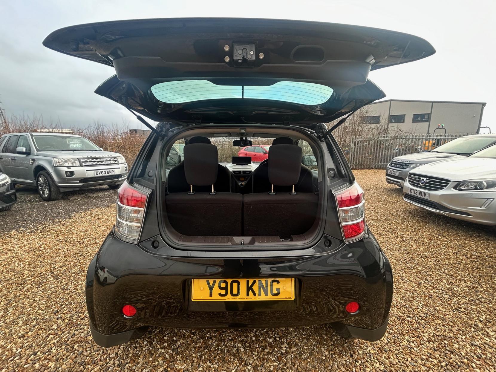 Toyota iQ 1.0 VVT-i 2 Hatchback 3dr Petrol Multidrive Euro 4 (68 bhp)