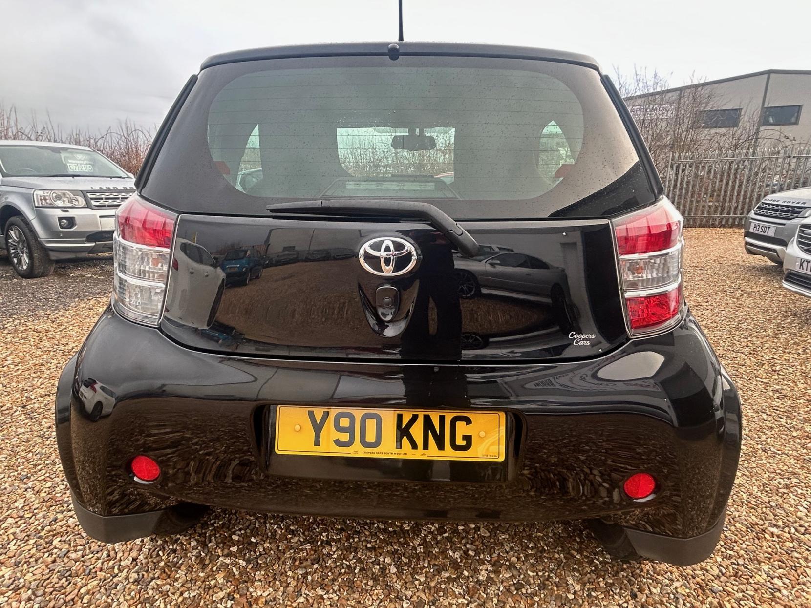 Toyota iQ 1.0 VVT-i 2 Hatchback 3dr Petrol Multidrive Euro 4 (68 bhp)