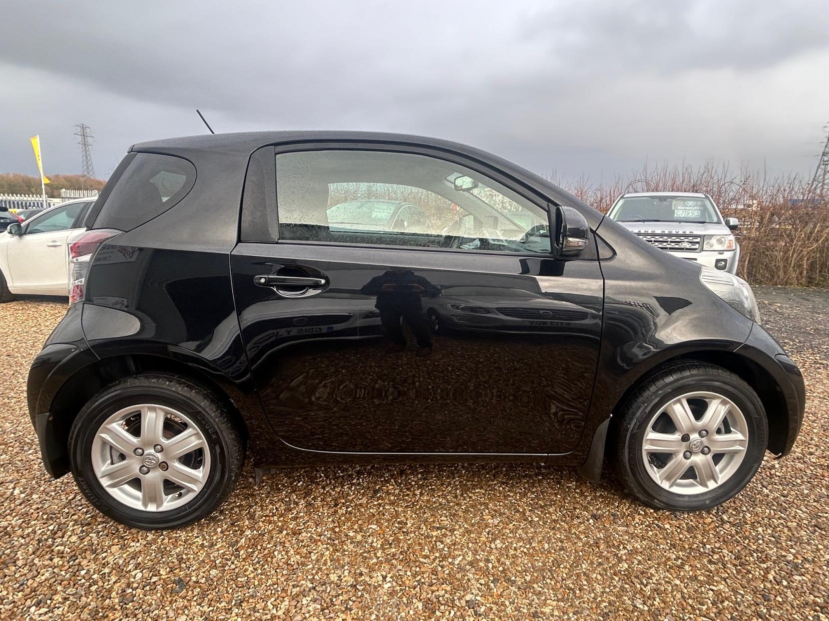 Toyota iQ 1.0 VVT-i 2 Hatchback 3dr Petrol Multidrive Euro 4 (68 bhp)