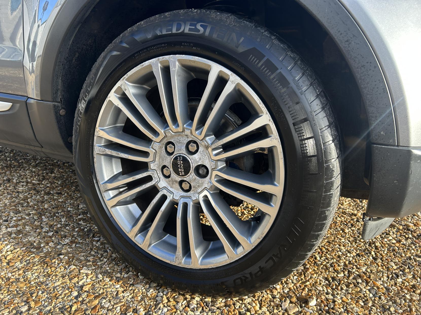 Land Rover Range Rover Evoque 2.2 SD4 Prestige SUV 5dr Diesel Auto 4WD Euro 5 (190 ps)