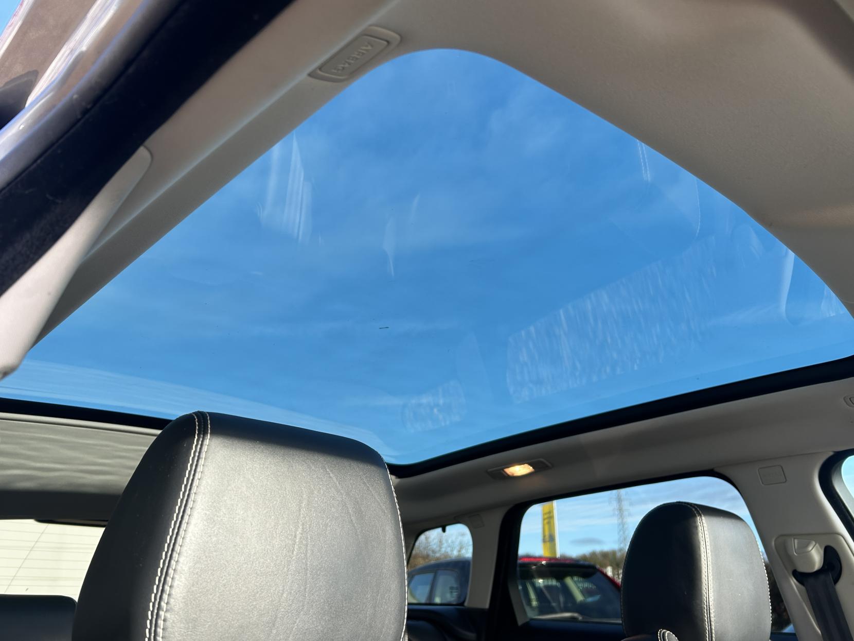 Land Rover Range Rover Evoque 2.2 SD4 Prestige SUV 5dr Diesel Auto 4WD Euro 5 (190 ps)