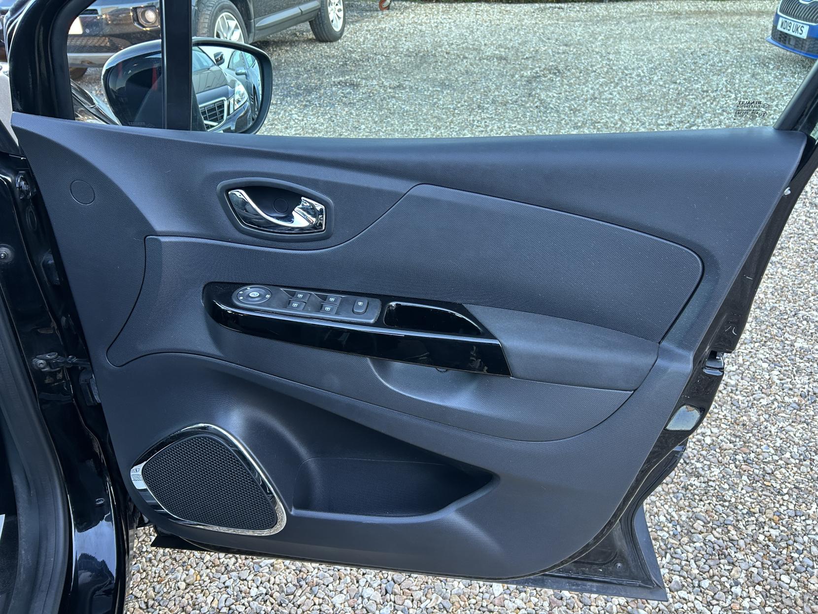 Renault Captur 1.5 dCi ENERGY Dynamique S MediaNav SUV 5dr Diesel Manual Euro 5 (s/s) (90 ps)