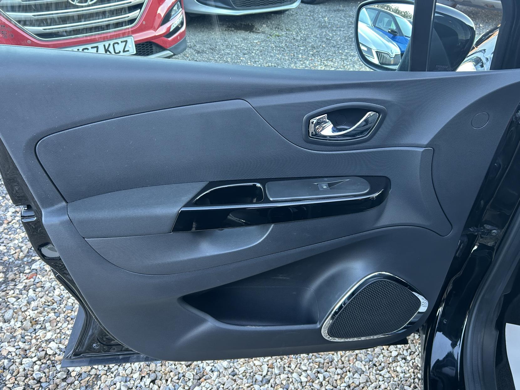 Renault Captur 1.5 dCi ENERGY Dynamique S MediaNav SUV 5dr Diesel Manual Euro 5 (s/s) (90 ps)