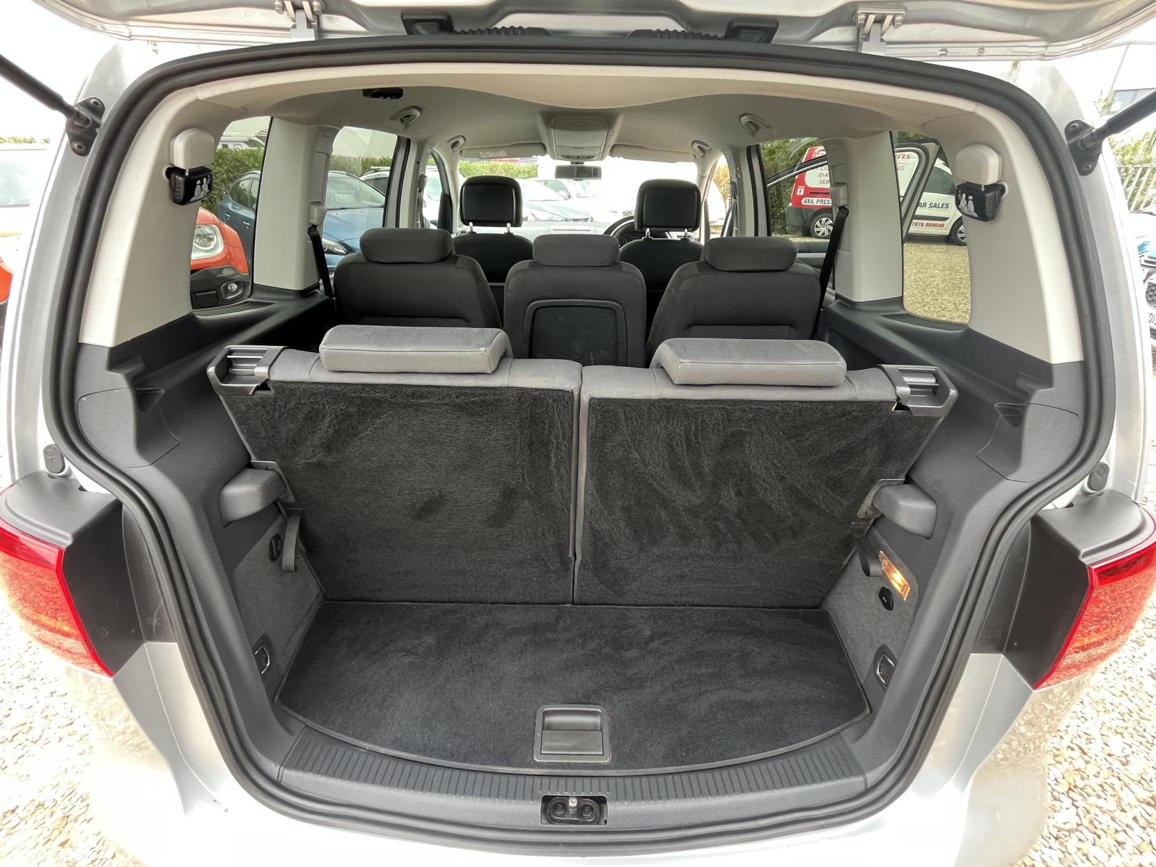 Volkswagen Touran 1.6 TDI BlueMotion Tech SE MPV 5dr Diesel DSG Euro 5 (s/s) (105 ps)
