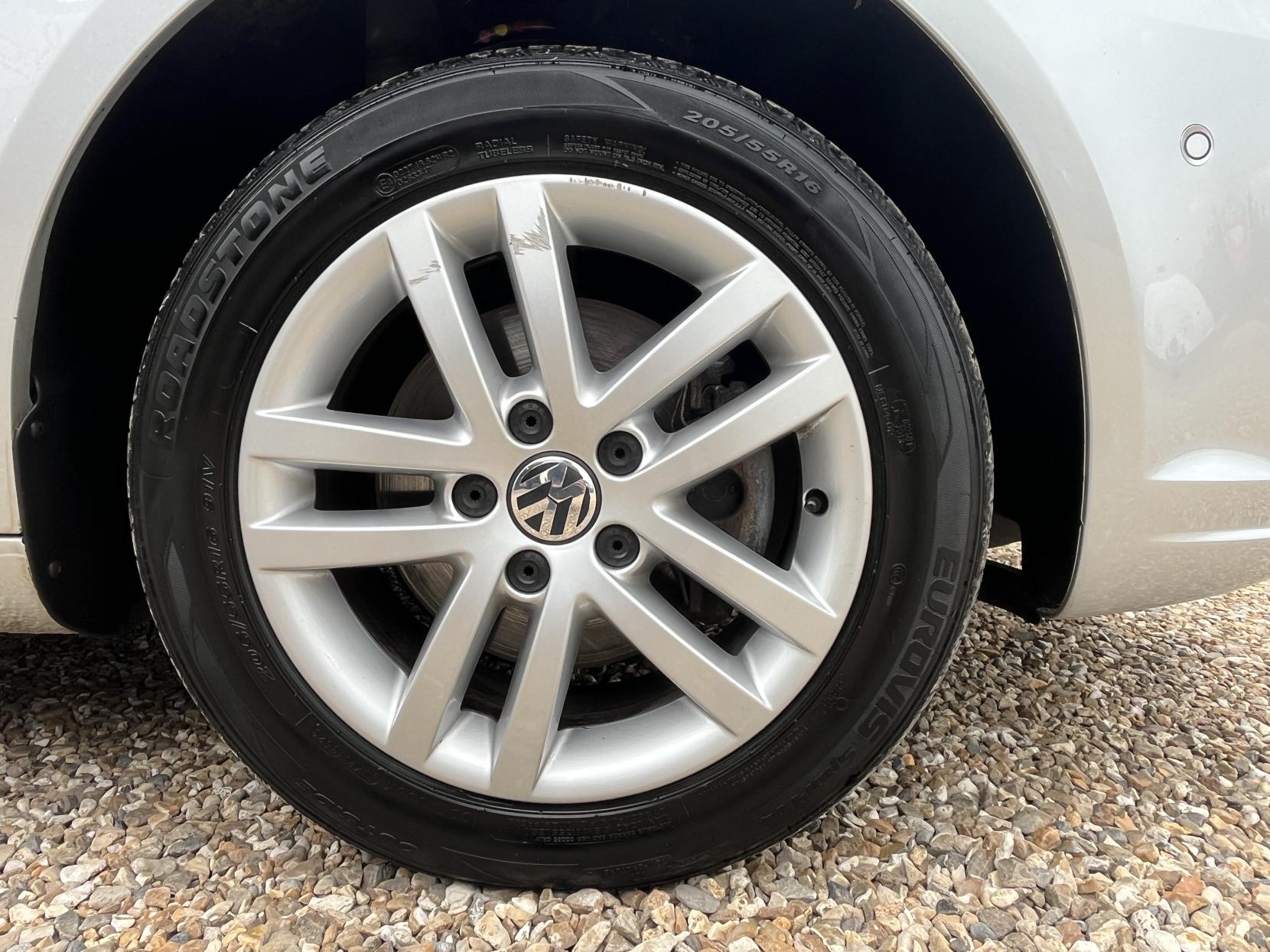 Volkswagen Touran 1.6 TDI BlueMotion Tech SE MPV 5dr Diesel DSG Euro 5 (s/s) (105 ps)