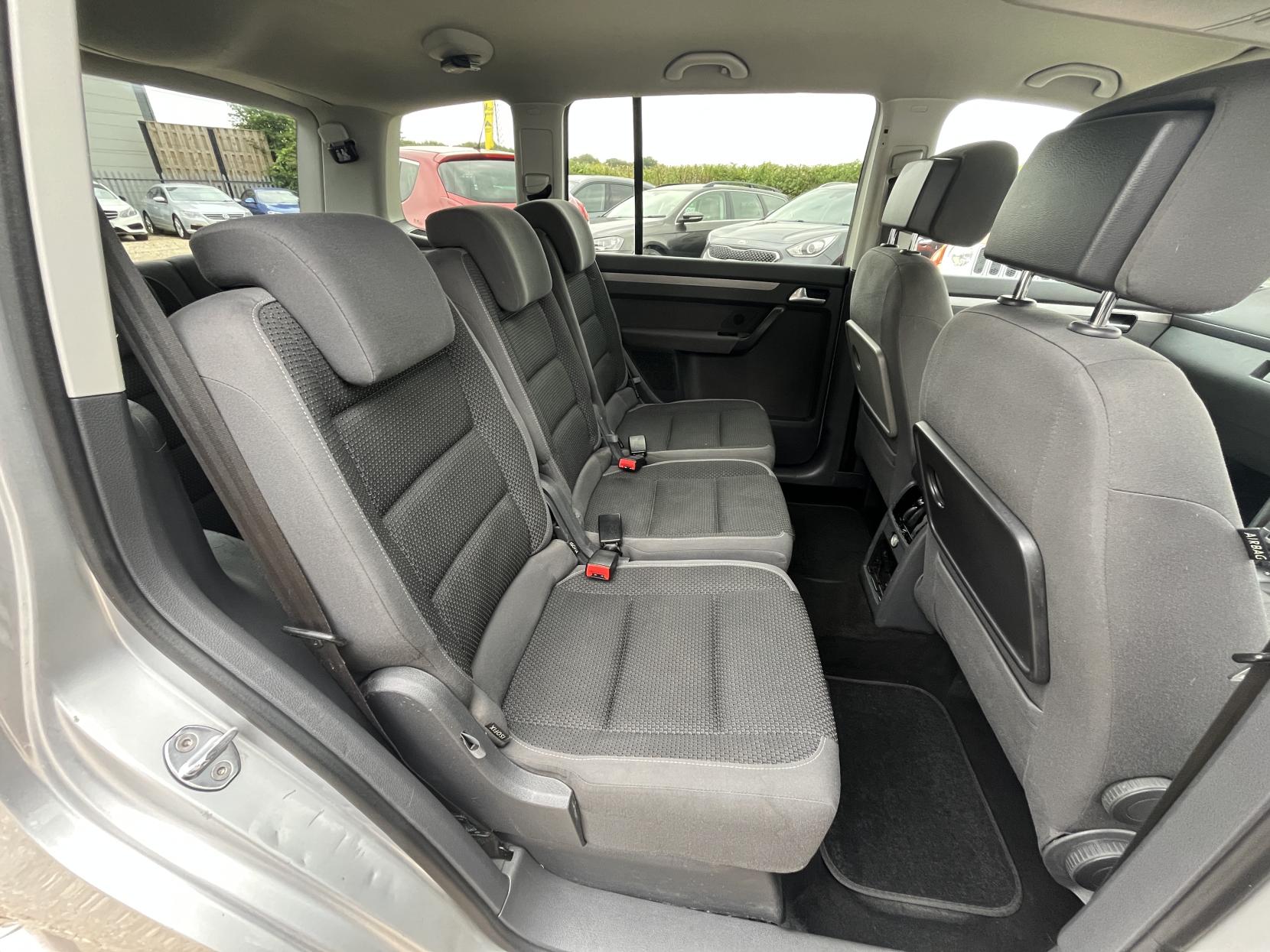 Volkswagen Touran 1.6 TDI BlueMotion Tech SE MPV 5dr Diesel DSG Euro 5 (s/s) (105 ps)