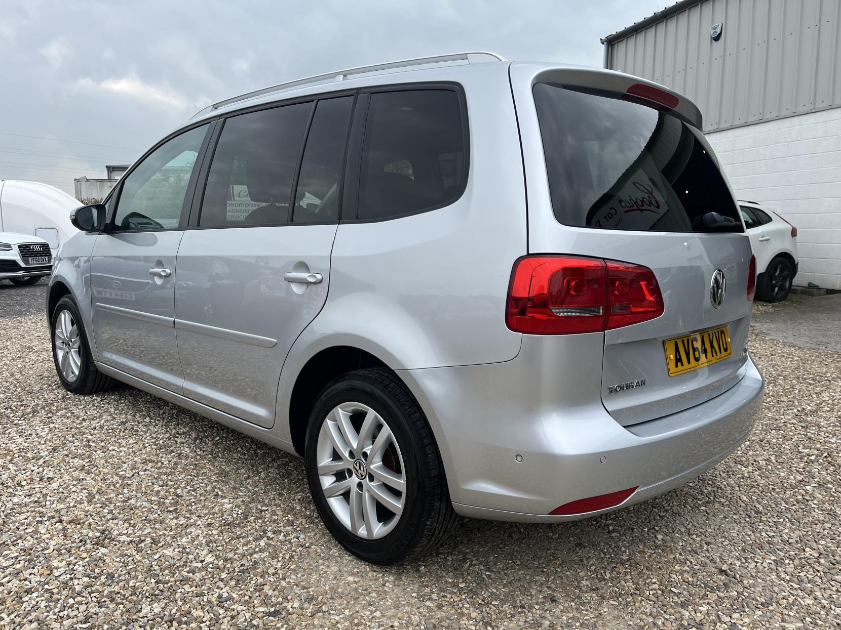 Volkswagen Touran 1.6 TDI BlueMotion Tech SE MPV 5dr Diesel DSG Euro 5 (s/s) (105 ps)