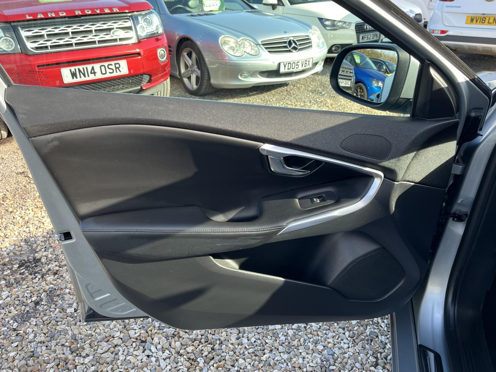 Volvo V40 2.0 D3 Inscription Hatchback 5dr Diesel Auto Euro 6 (s/s) (150 ps)