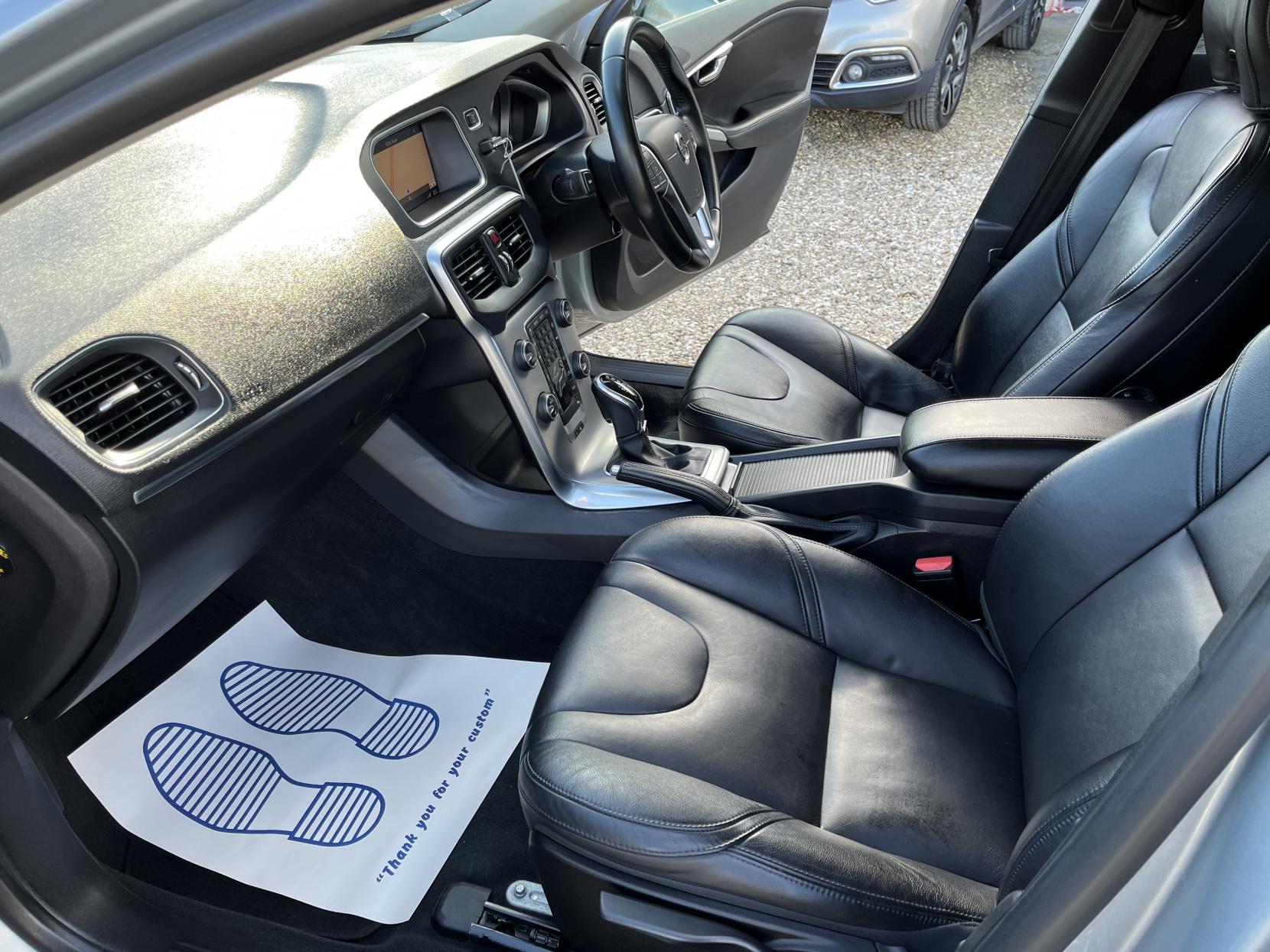 Volvo V40 2.0 D3 Inscription Hatchback 5dr Diesel Auto Euro 6 (s/s) (150 ps)