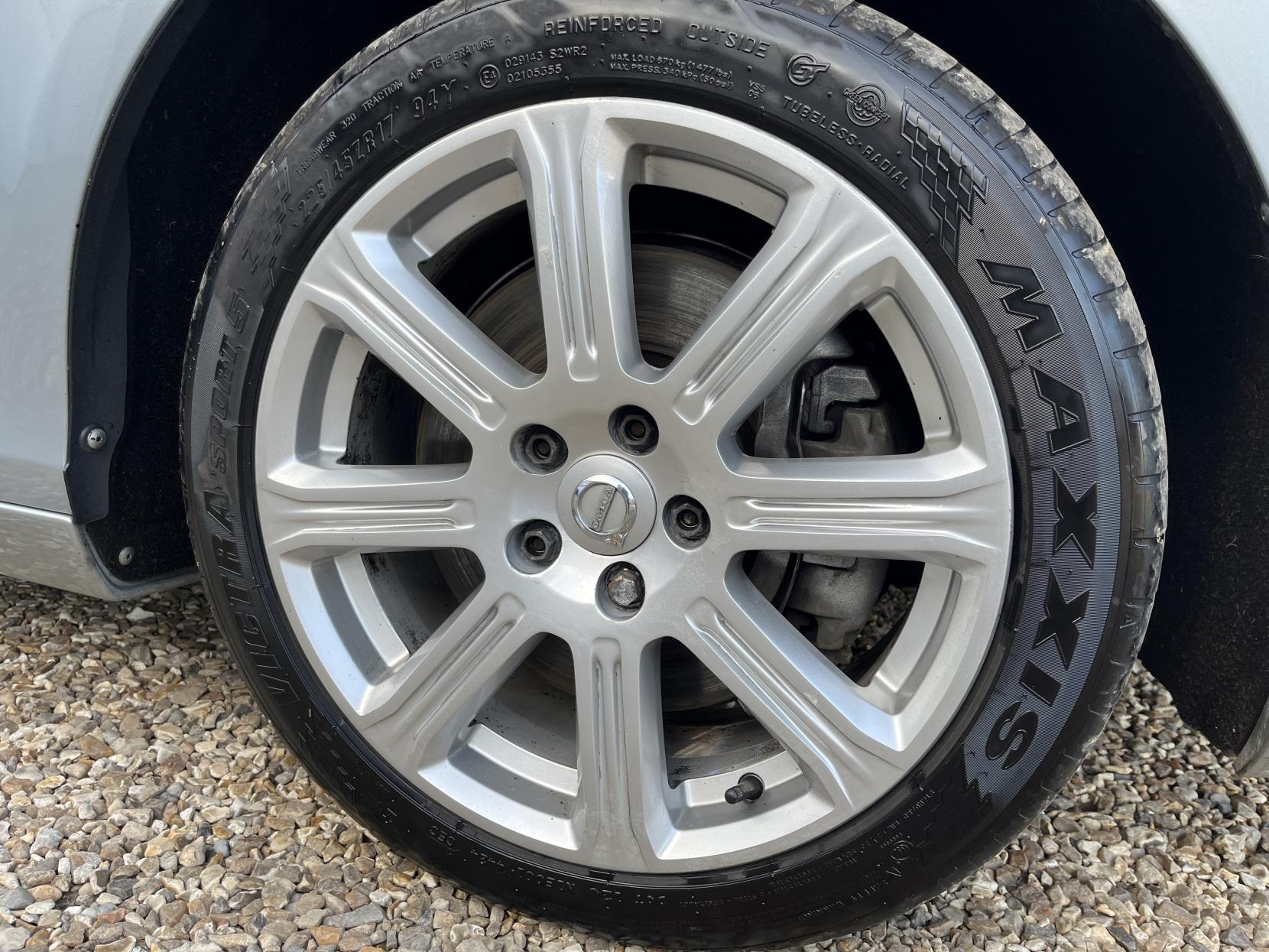 Volvo V40 2.0 D3 Inscription Hatchback 5dr Diesel Auto Euro 6 (s/s) (150 ps)