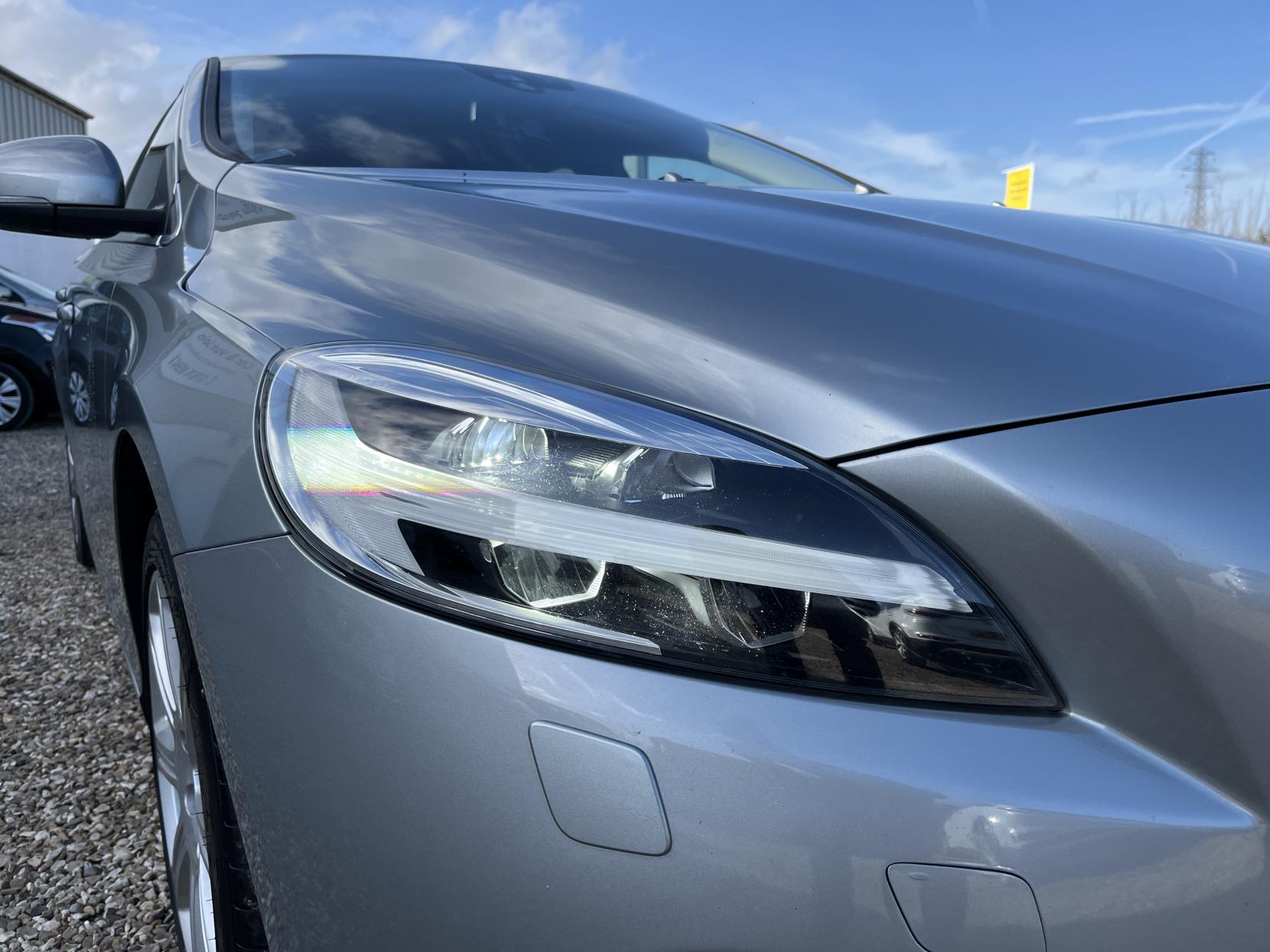 Volvo V40 2.0 D3 Inscription Hatchback 5dr Diesel Auto Euro 6 (s/s) (150 ps)