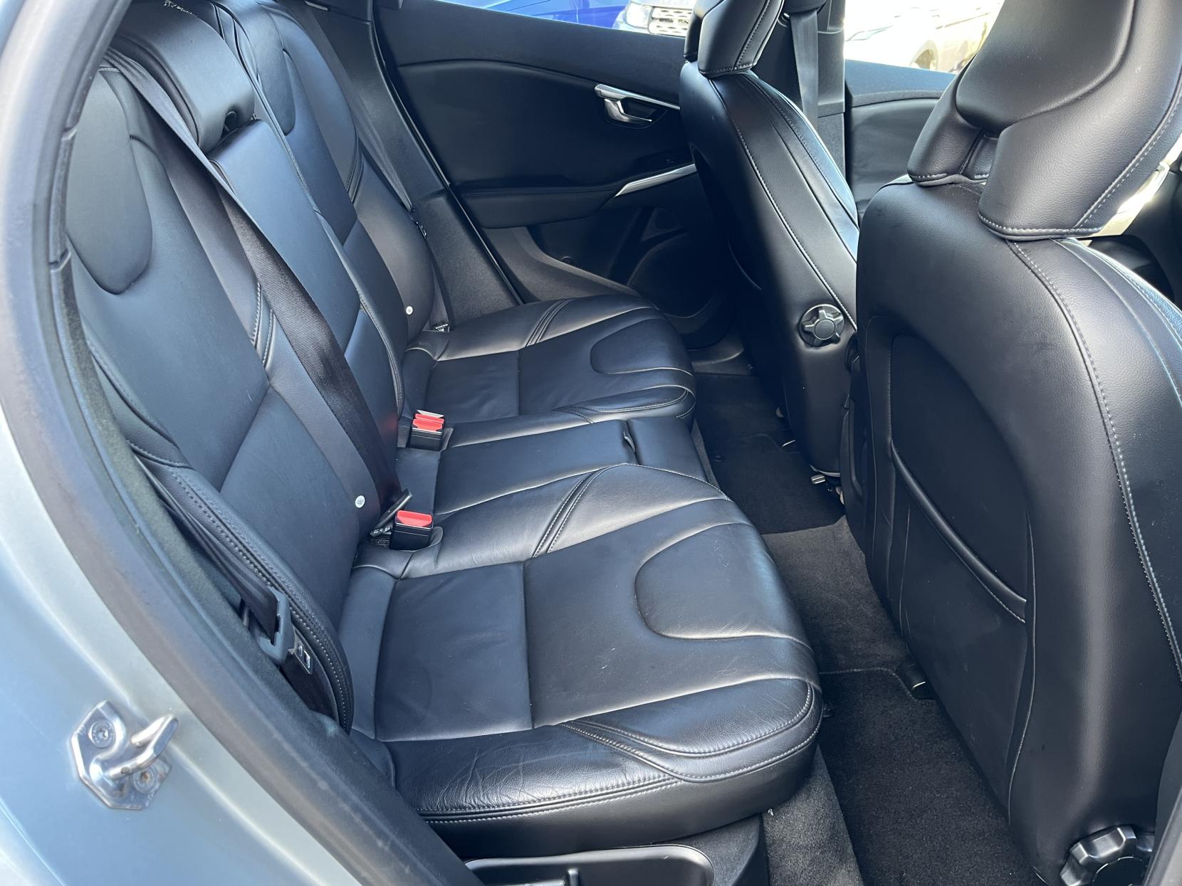 Volvo V40 2.0 D3 Inscription Hatchback 5dr Diesel Auto Euro 6 (s/s) (150 ps)