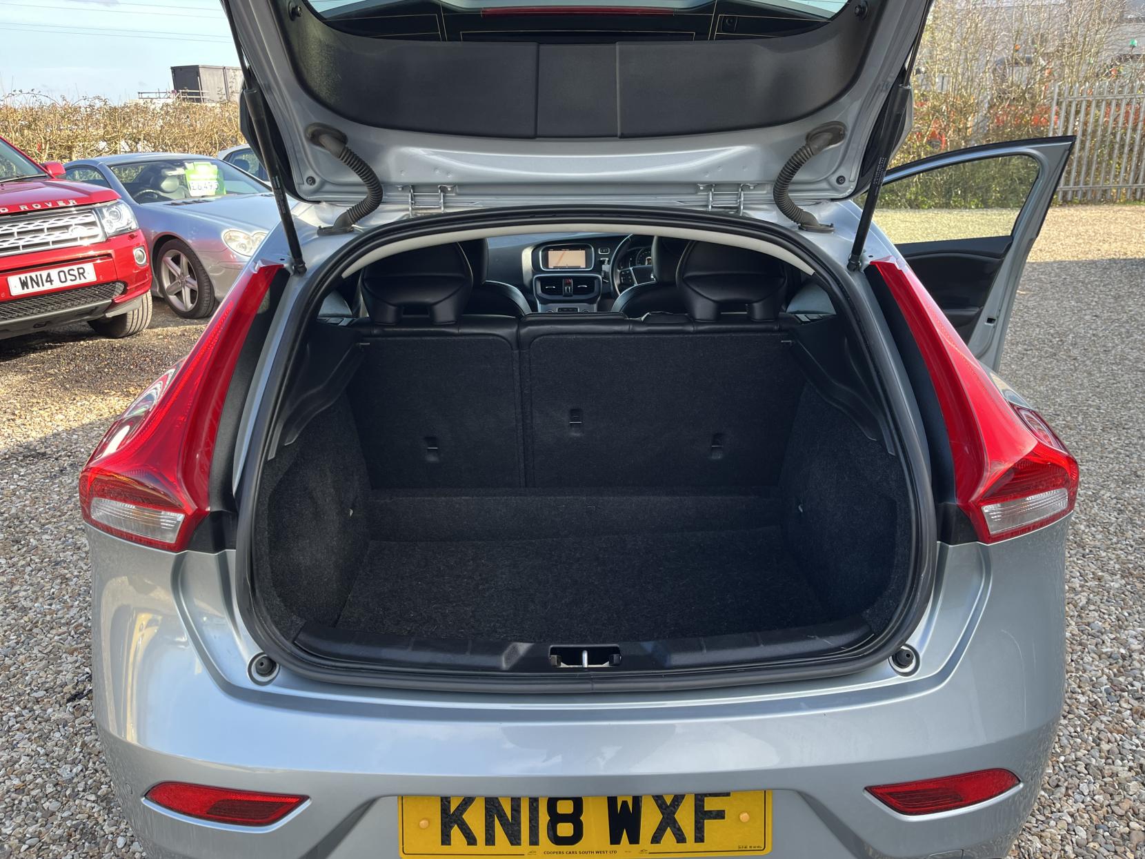 Volvo V40 2.0 D3 Inscription Hatchback 5dr Diesel Auto Euro 6 (s/s) (150 ps)