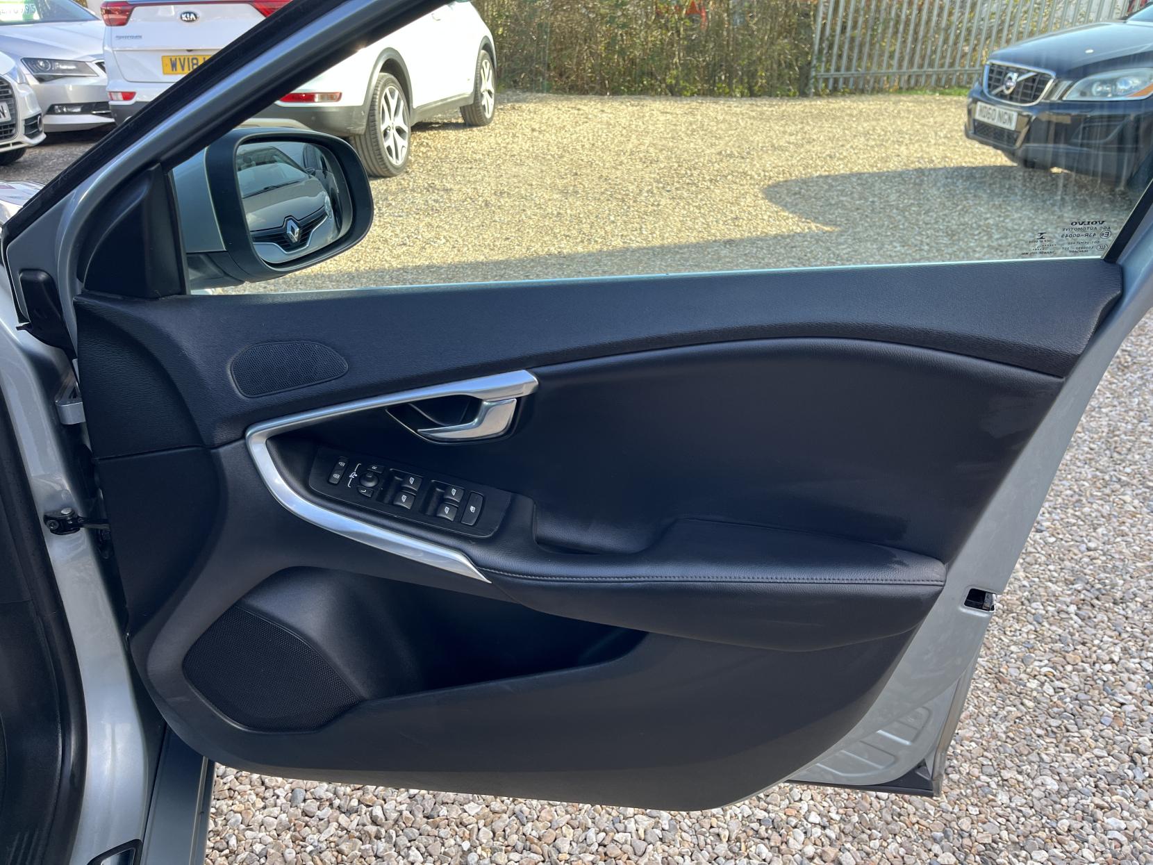 Volvo V40 2.0 D3 Inscription Hatchback 5dr Diesel Auto Euro 6 (s/s) (150 ps)