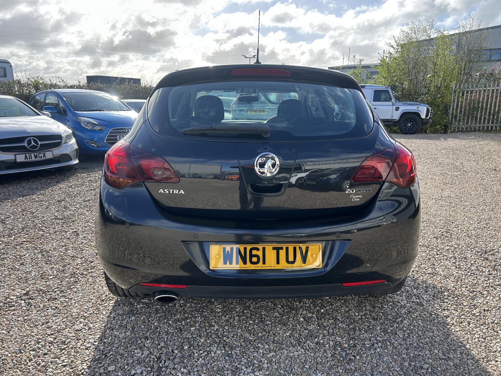 Vauxhall Astra 2.0 CDTi SRi Hatchback 5dr Diesel Auto Euro 5 (165 ps)