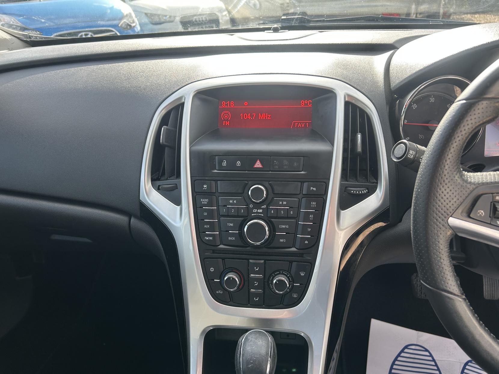 Vauxhall Astra 2.0 CDTi SRi Hatchback 5dr Diesel Auto Euro 5 (165 ps)