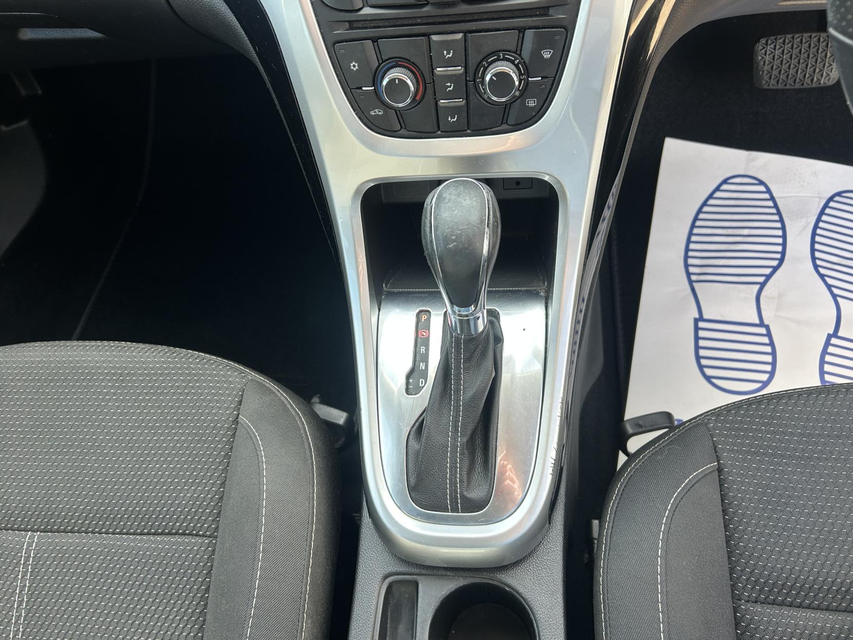 Vauxhall Astra 2.0 CDTi SRi Hatchback 5dr Diesel Auto Euro 5 (165 ps)