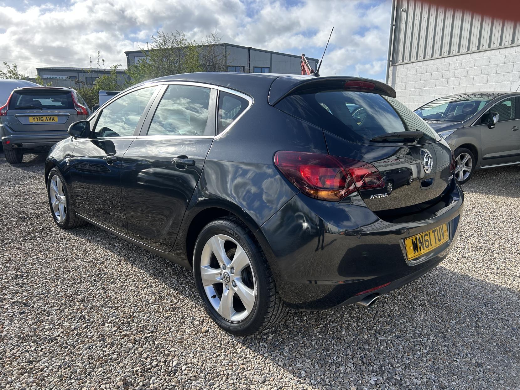 Vauxhall Astra 2.0 CDTi SRi Hatchback 5dr Diesel Auto Euro 5 (165 ps)