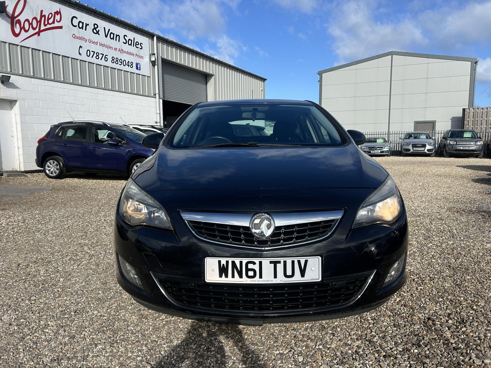 Vauxhall Astra 2.0 CDTi SRi Hatchback 5dr Diesel Auto Euro 5 (165 ps)