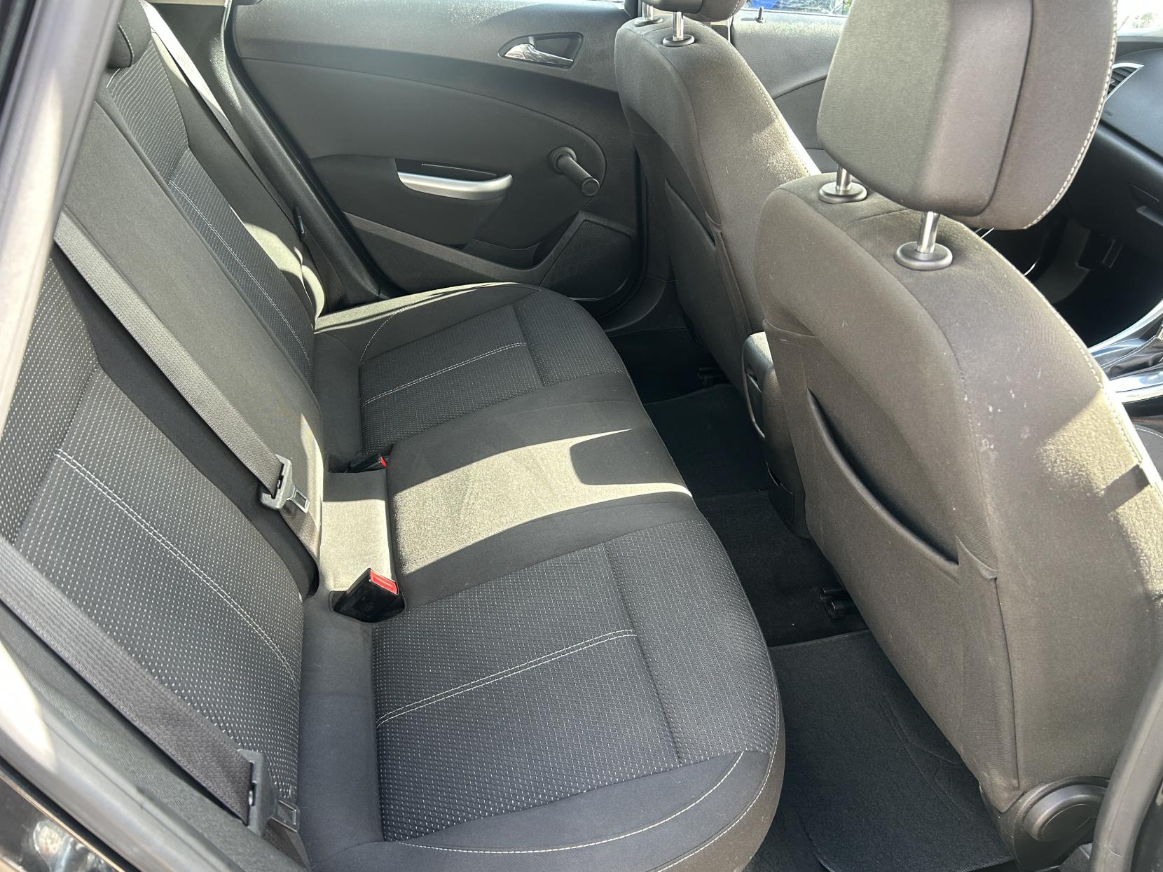 Vauxhall Astra 2.0 CDTi SRi Hatchback 5dr Diesel Auto Euro 5 (165 ps)