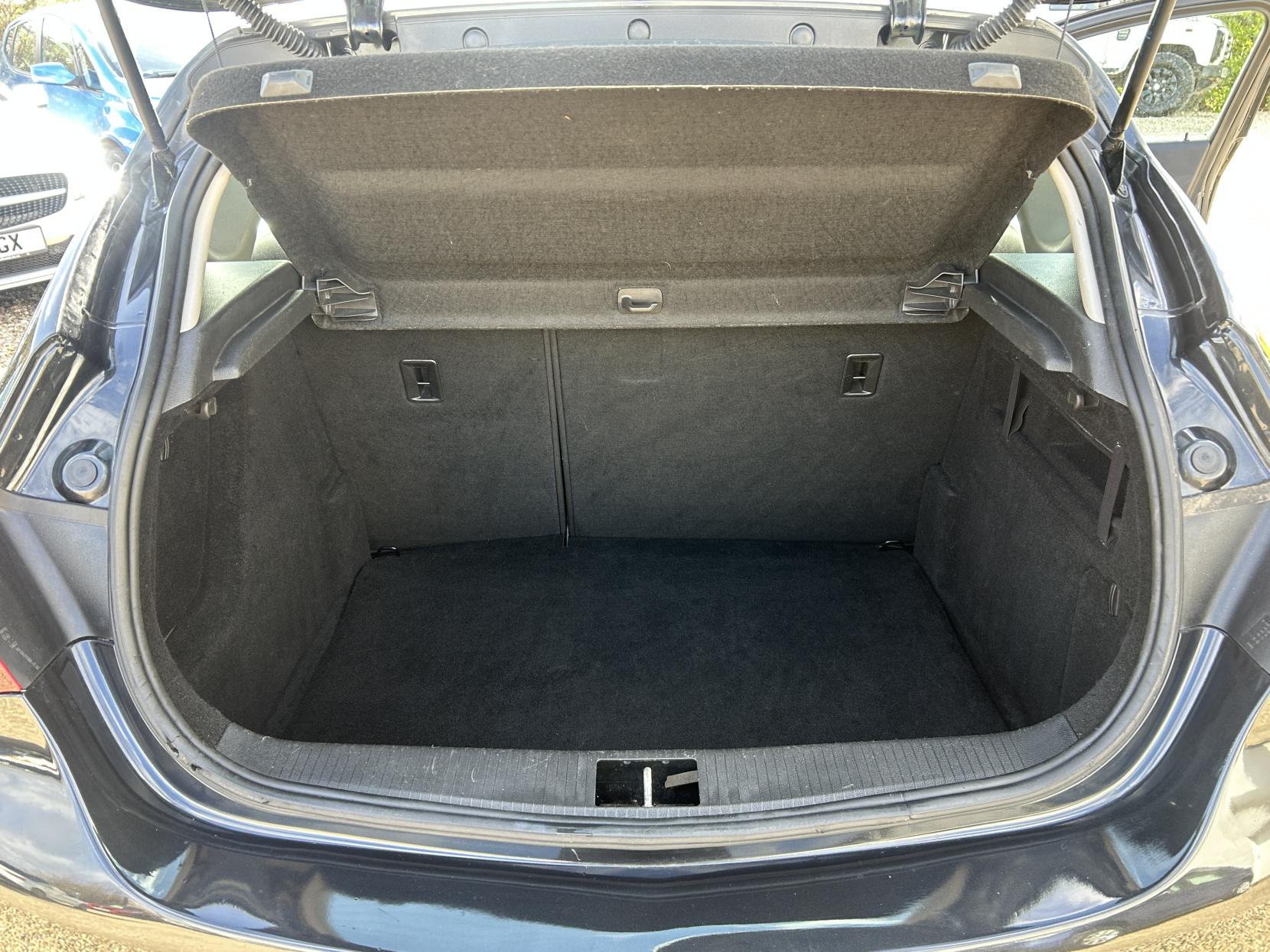 Vauxhall Astra 2.0 CDTi SRi Hatchback 5dr Diesel Auto Euro 5 (165 ps)