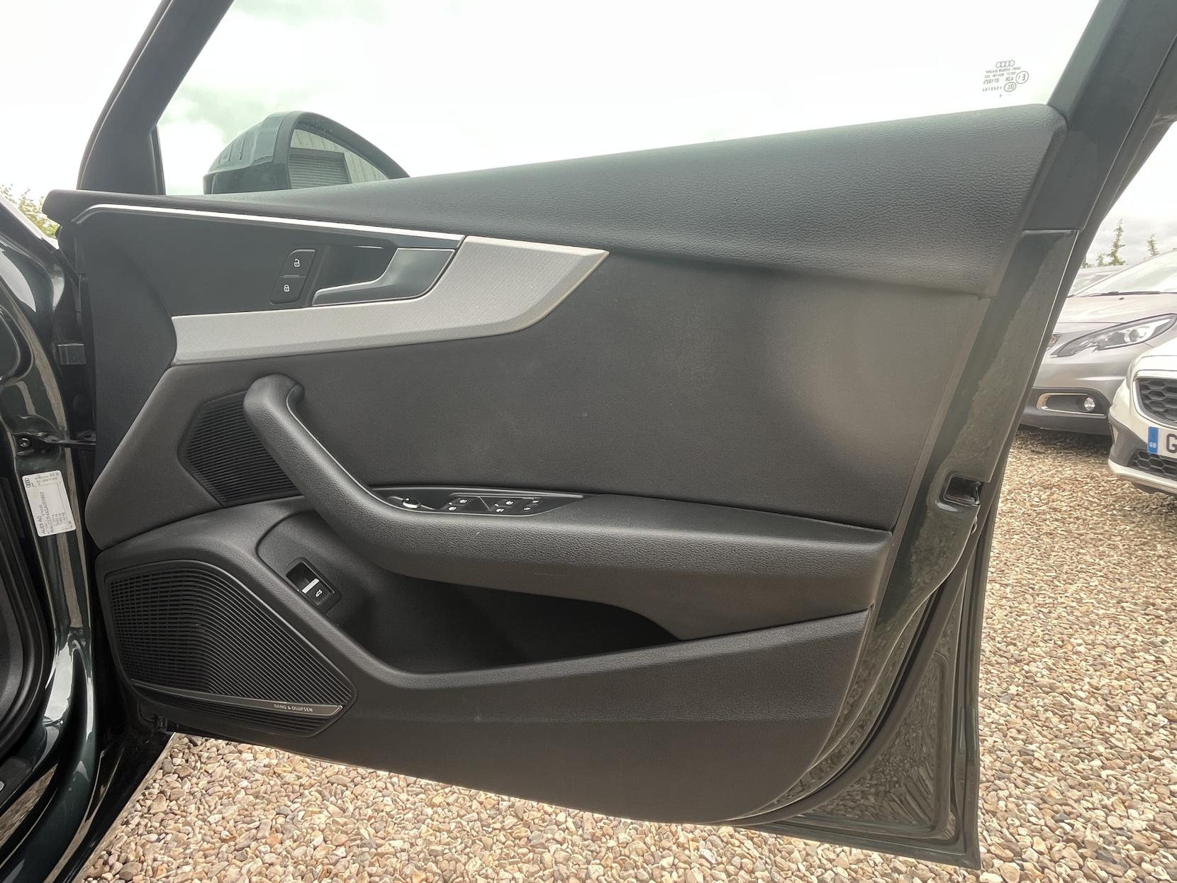 Audi A4 Avant 2.0 TDI ultra SE Estate 5dr Diesel Manual Euro 6 (s/s) (150 ps)