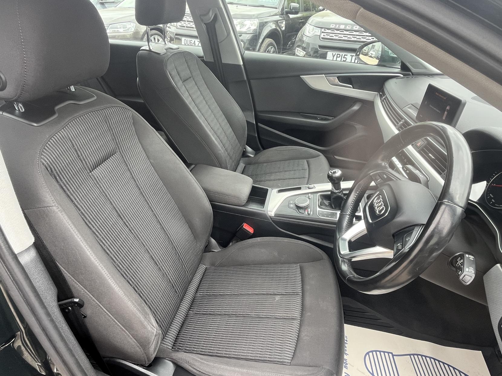 Audi A4 Avant 2.0 TDI ultra SE Estate 5dr Diesel Manual Euro 6 (s/s) (150 ps)