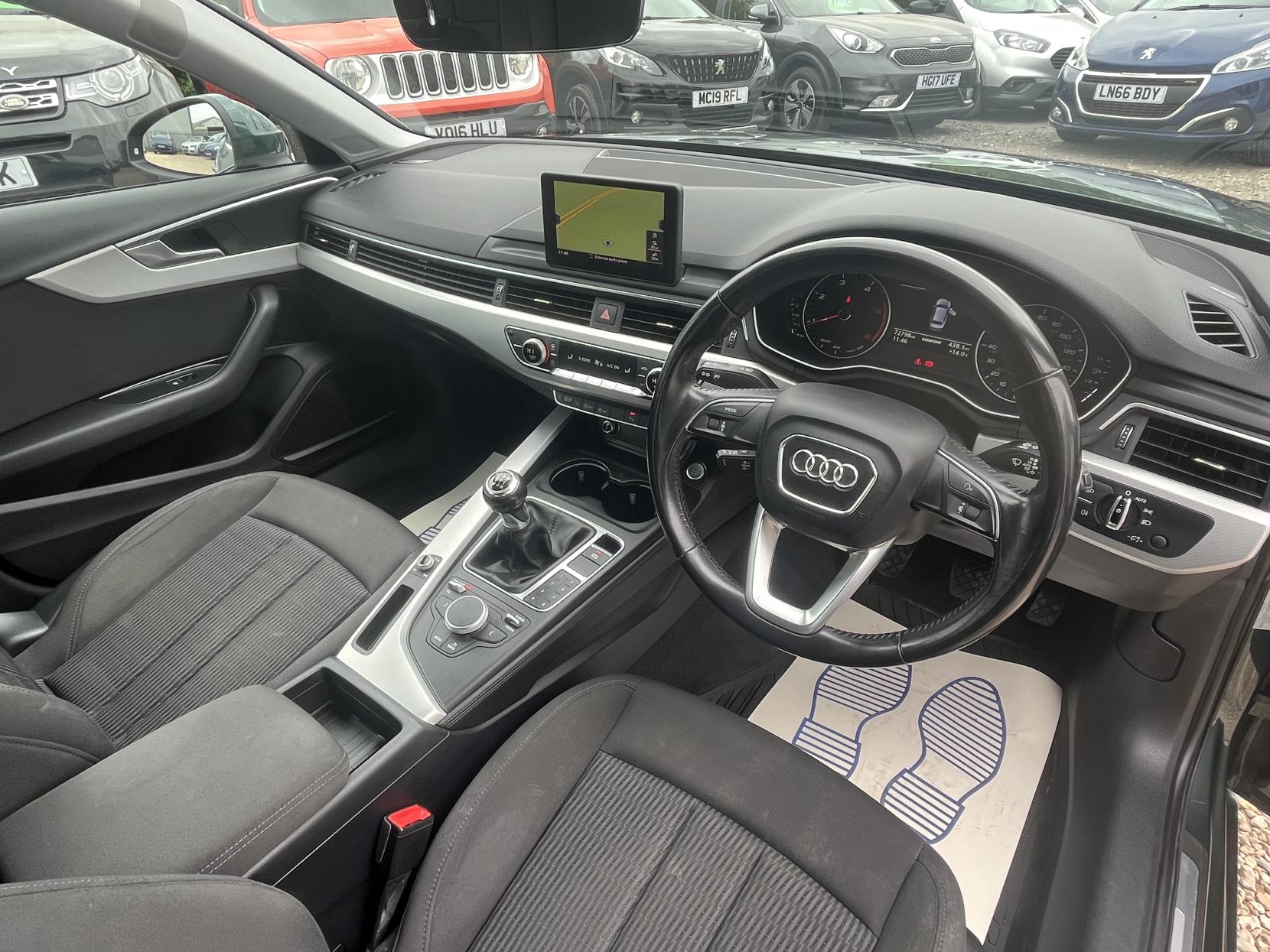 Audi A4 Avant 2.0 TDI ultra SE Estate 5dr Diesel Manual Euro 6 (s/s) (150 ps)