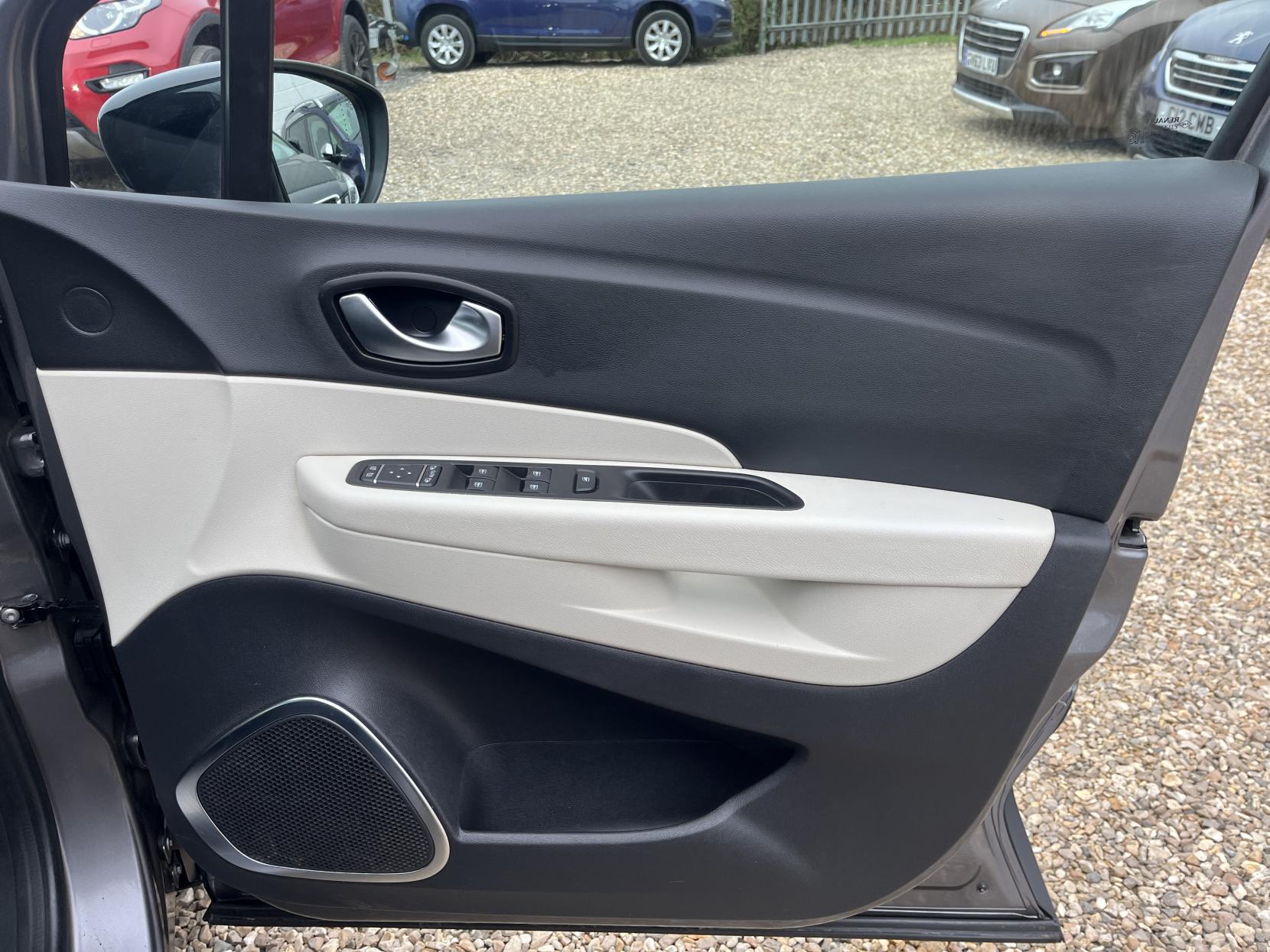 Renault Captur 1.5 dCi ENERGY GT Line SUV 5dr Diesel Manual Euro 6 (s/s) (90 ps)