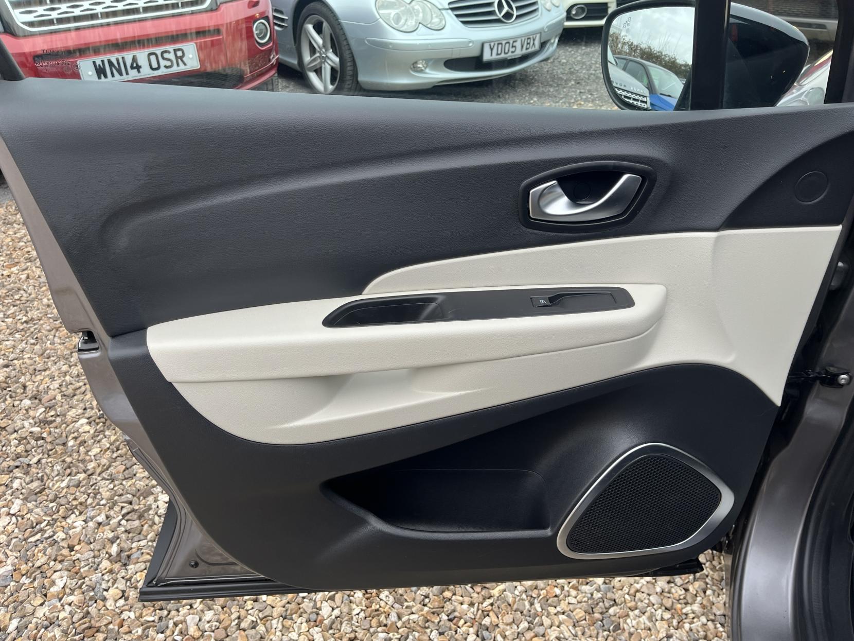 Renault Captur 1.5 dCi ENERGY GT Line SUV 5dr Diesel Manual Euro 6 (s/s) (90 ps)