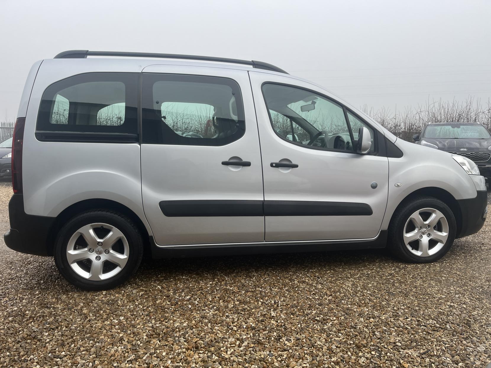 Peugeot Partner Tepee 1.6 HDi Tepee Outdoor MPV 5dr Diesel Manual (135 g/km, 92 bhp)