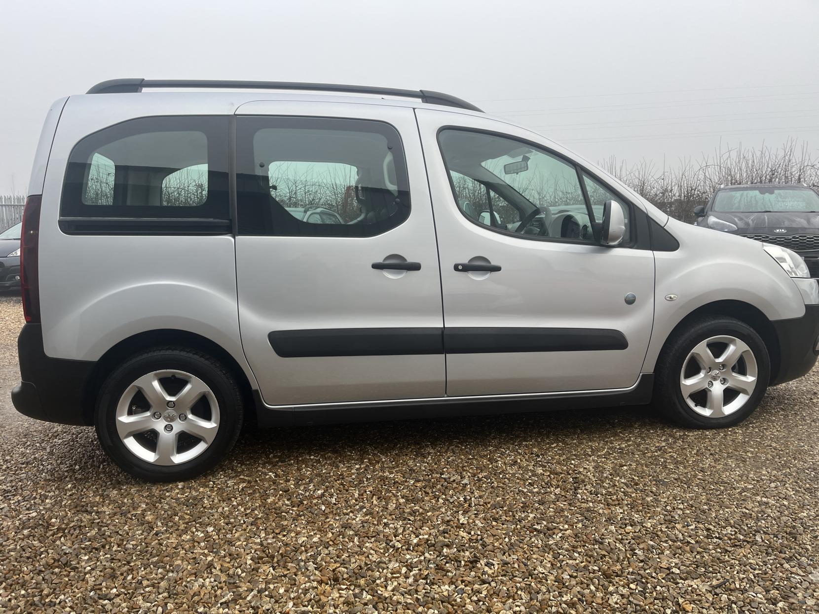 Peugeot Partner Tepee 1.6 HDi Tepee Outdoor MPV 5dr Diesel Manual (135 g/km, 92 bhp)