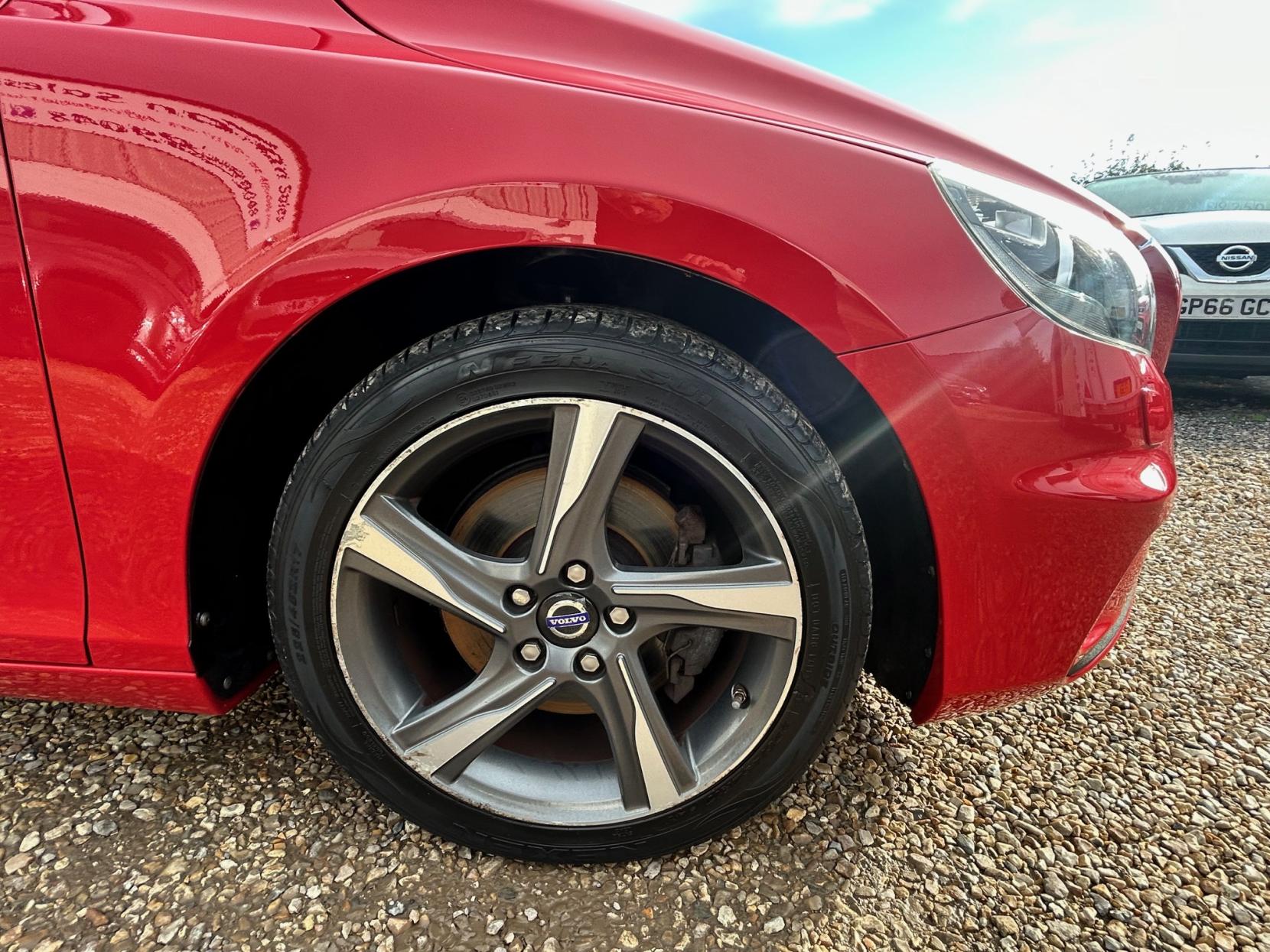 Volvo V40 1.6 T2 R-Design Nav Hatchback 5dr Petrol Manual Euro 5 (s/s) (120 ps)