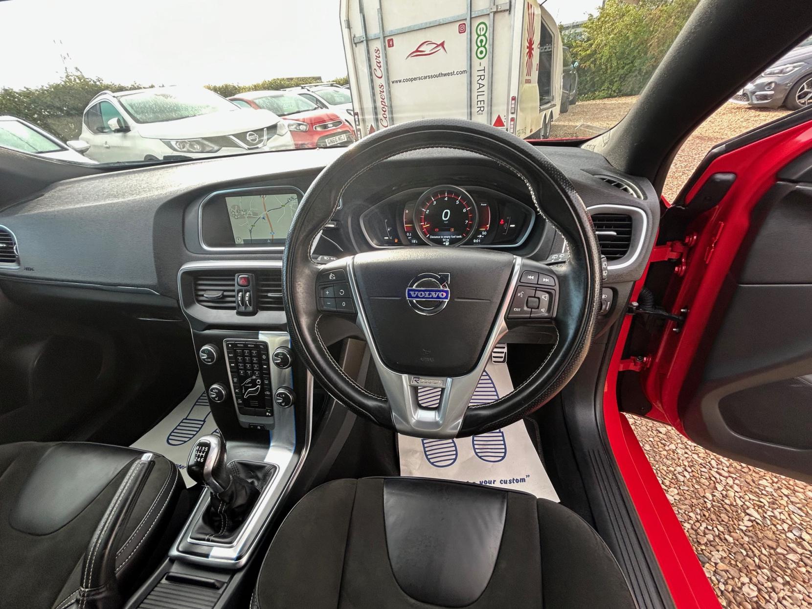 Volvo V40 1.6 T2 R-Design Nav Hatchback 5dr Petrol Manual Euro 5 (s/s) (120 ps)