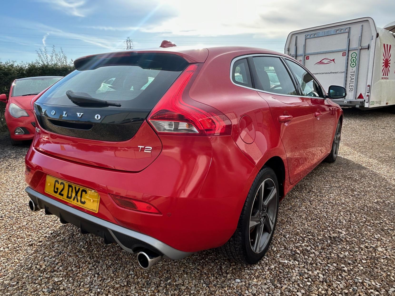 Volvo V40 1.6 T2 R-Design Nav Hatchback 5dr Petrol Manual Euro 5 (s/s) (120 ps)