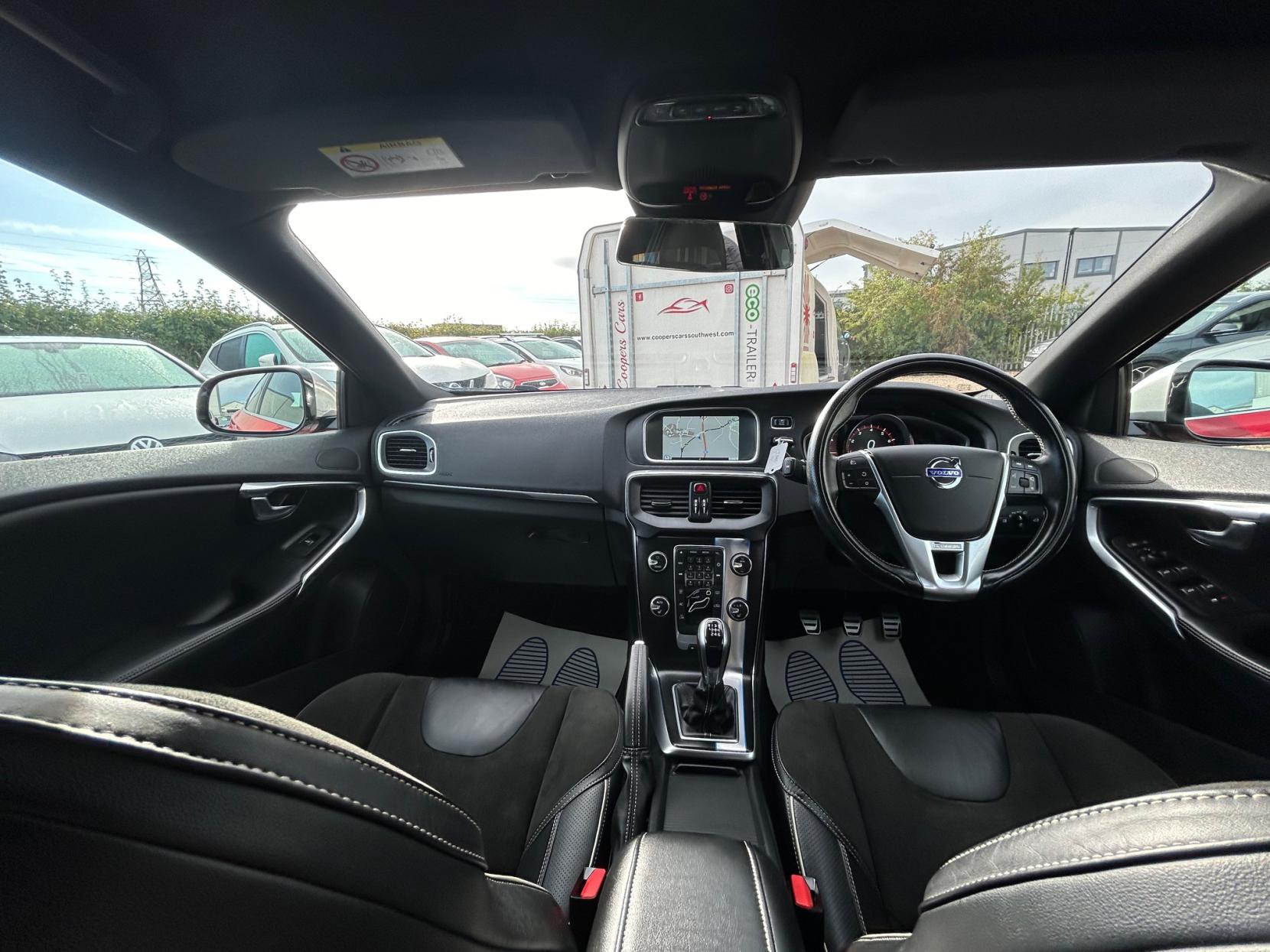 Volvo V40 1.6 T2 R-Design Nav Hatchback 5dr Petrol Manual Euro 5 (s/s) (120 ps)
