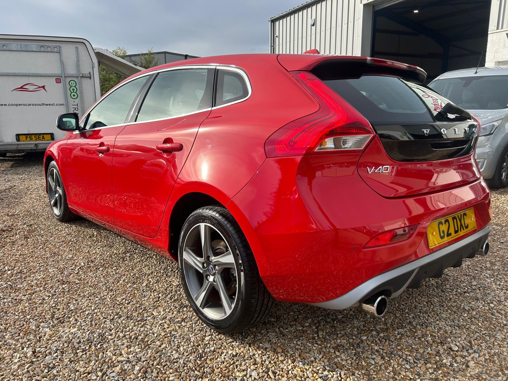 Volvo V40 1.6 T2 R-Design Nav Hatchback 5dr Petrol Manual Euro 5 (s/s) (120 ps)