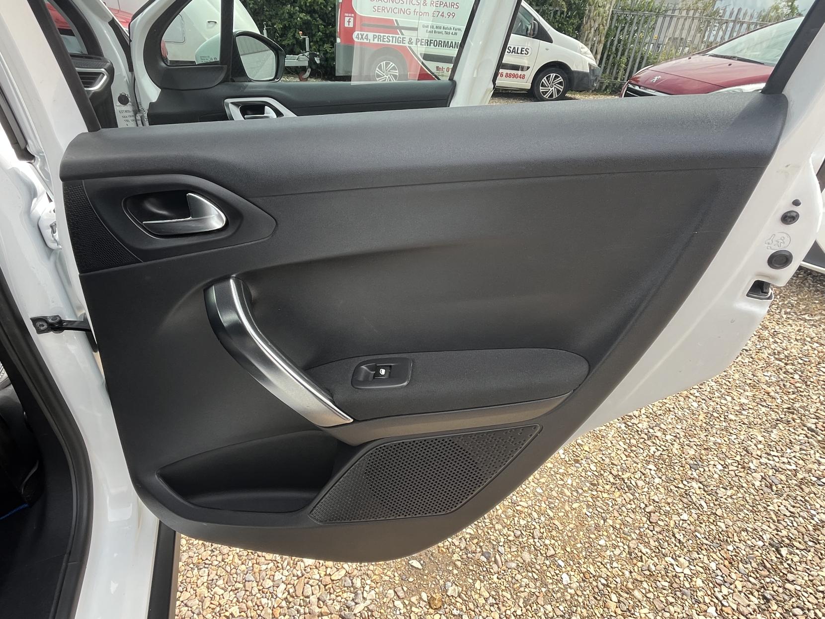 Peugeot 2008 1.6 BlueHDi Allure SUV 5dr Diesel Manual Euro 6 (100 ps)