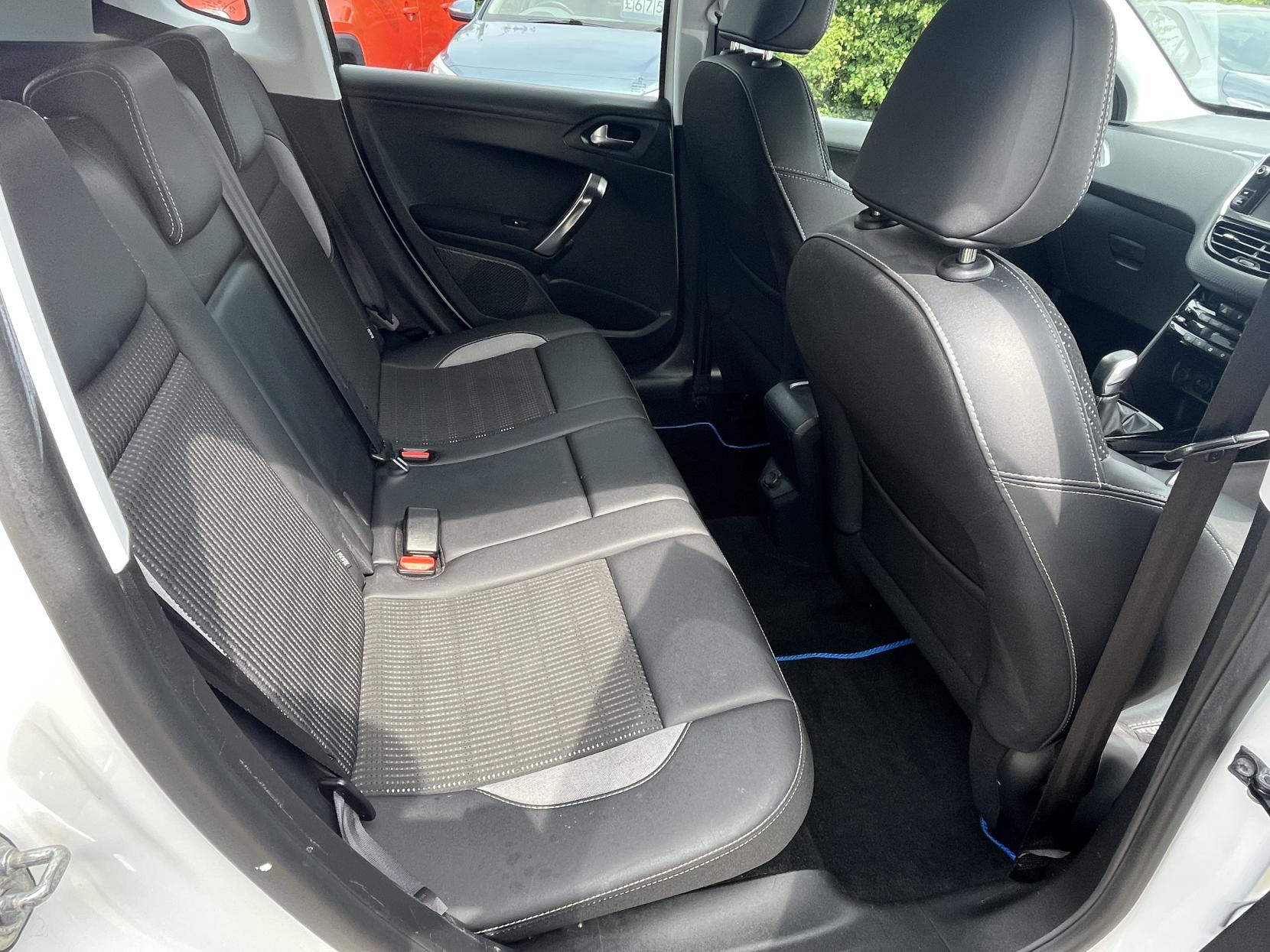 Peugeot 2008 1.6 BlueHDi Allure SUV 5dr Diesel Manual Euro 6 (100 ps)