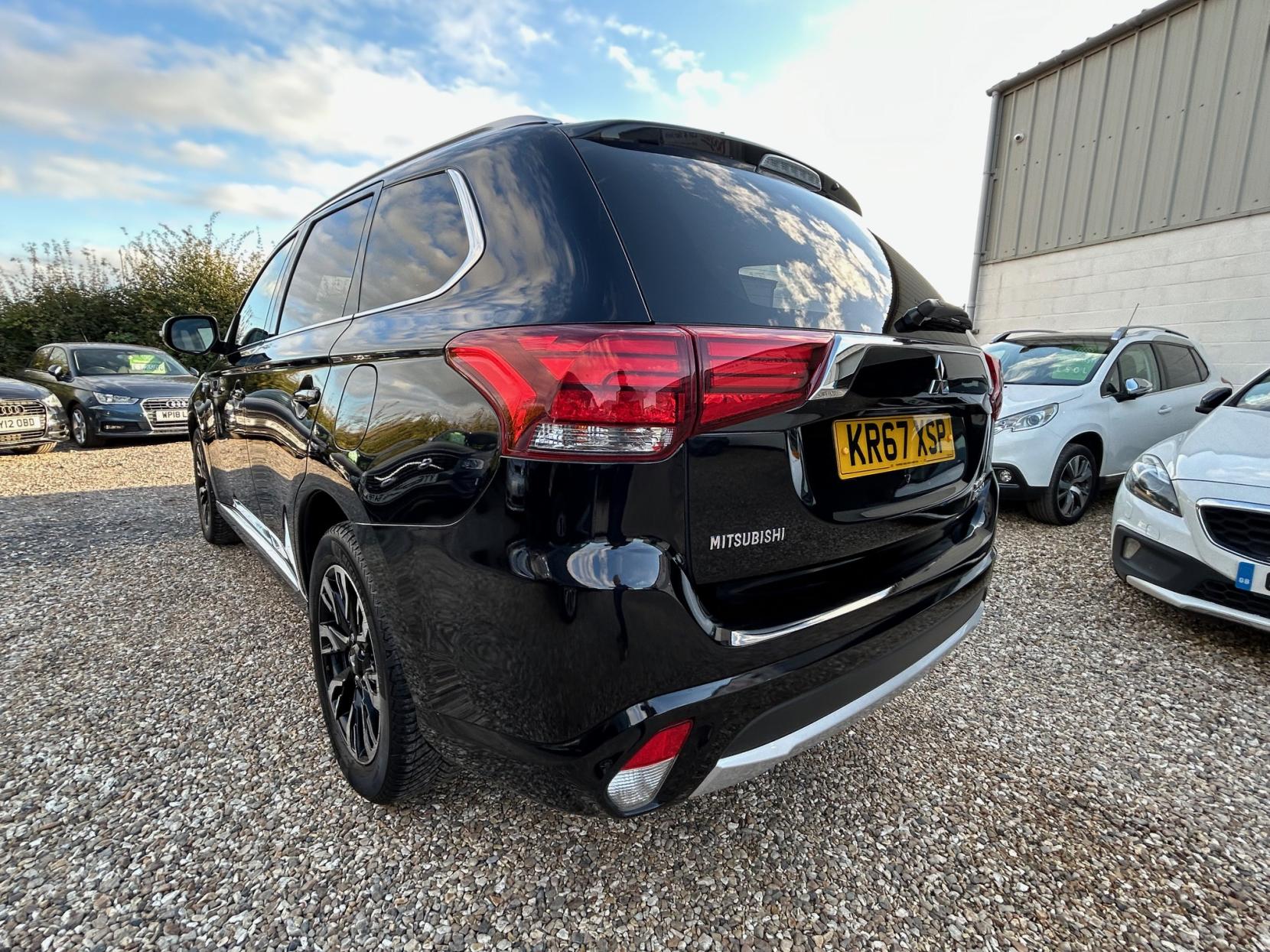 Mitsubishi Outlander 2.0h 12kWh 4h SUV 5dr Petrol Plug-in Hybrid CVT 4WD Euro 6 (s/s) (200 ps)