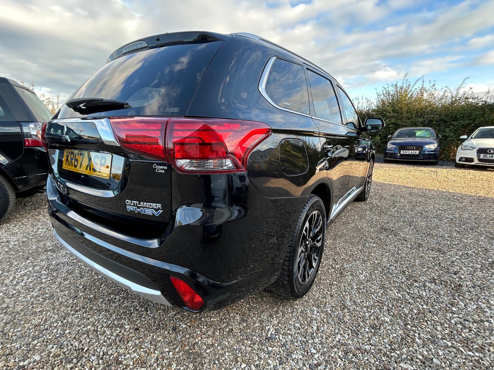 Mitsubishi Outlander 2.0h 12kWh 4h SUV 5dr Petrol Plug-in Hybrid CVT 4WD Euro 6 (s/s) (200 ps)