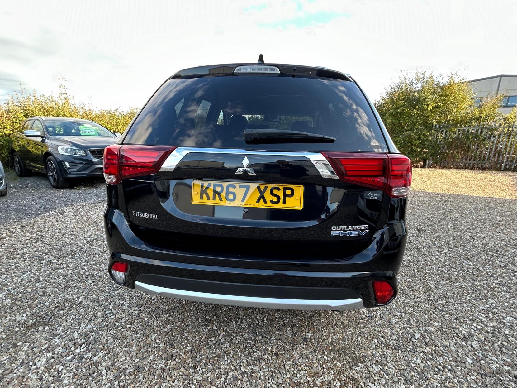 Mitsubishi Outlander 2.0h 12kWh 4h SUV 5dr Petrol Plug-in Hybrid CVT 4WD Euro 6 (s/s) (200 ps)