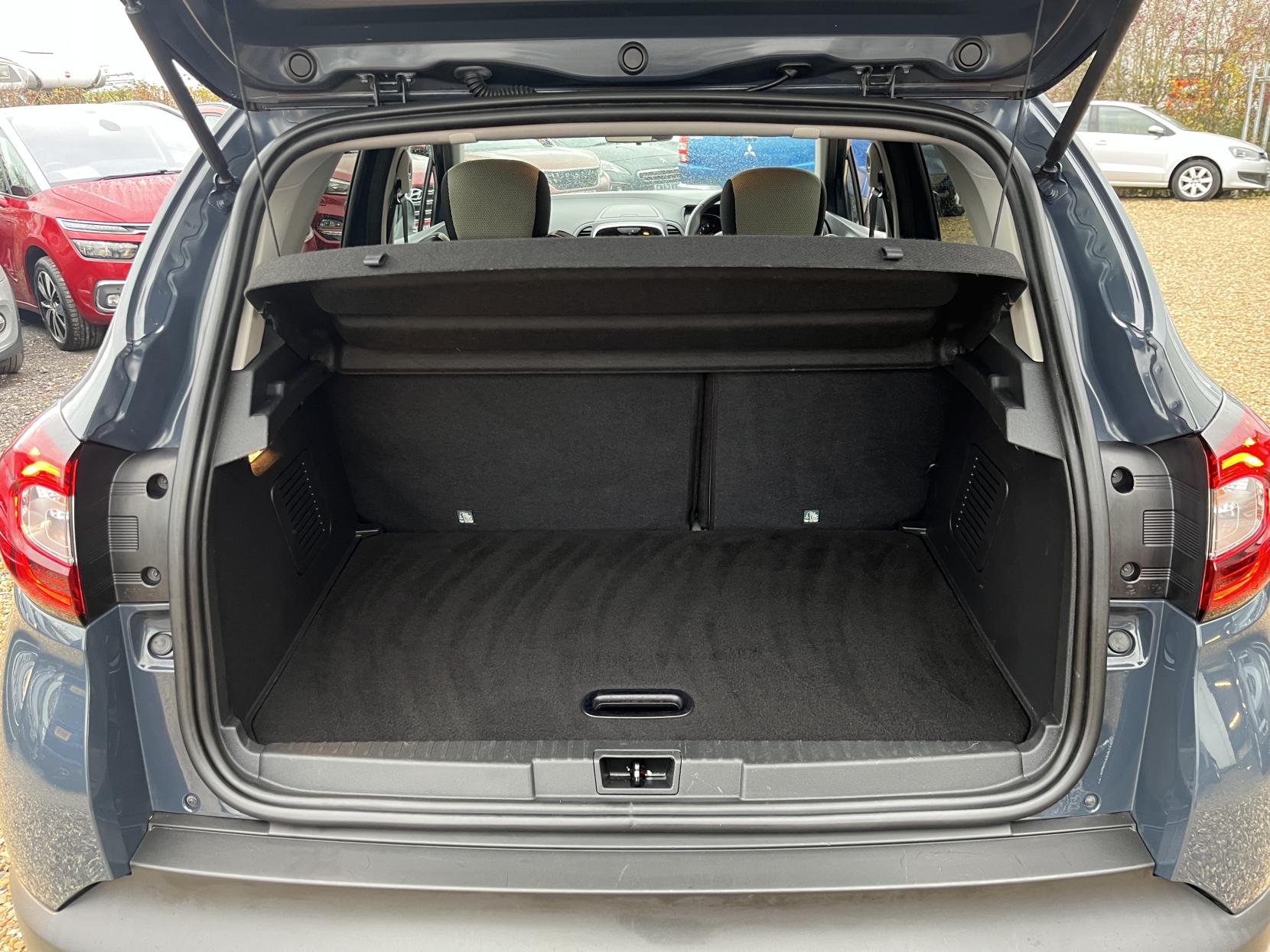 Renault Captur 1.5 dCi ENERGY Iconic SUV 5dr Diesel EDC Euro 6 (s/s) (90 ps)