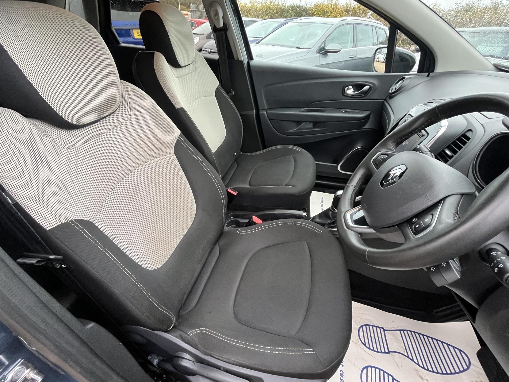 Renault Captur 1.5 dCi ENERGY Iconic SUV 5dr Diesel EDC Euro 6 (s/s) (90 ps)